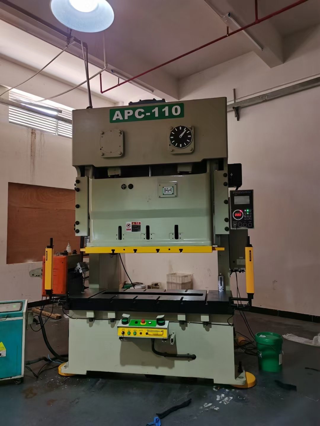 அதிவேக பஞ்ச் பிரஸ்ஸின் ஹைட்ராலிக் ஓவர்லோடுக்கான முக்கிய காரணங்கள் மற்றும் தீர்வுகள்